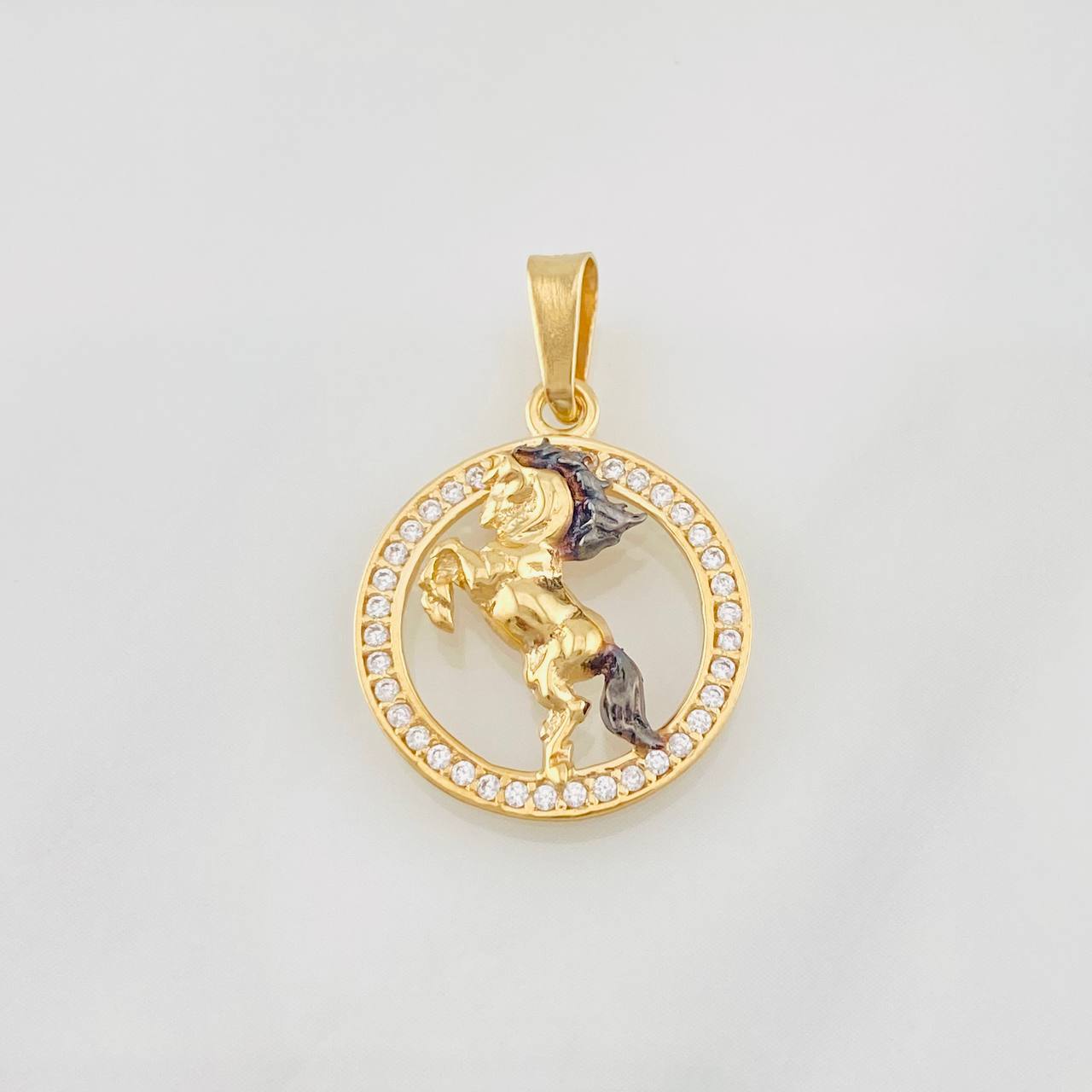 Dije Caballo 1.4g / 1 in Dos Oros Negro Amarillo 18K