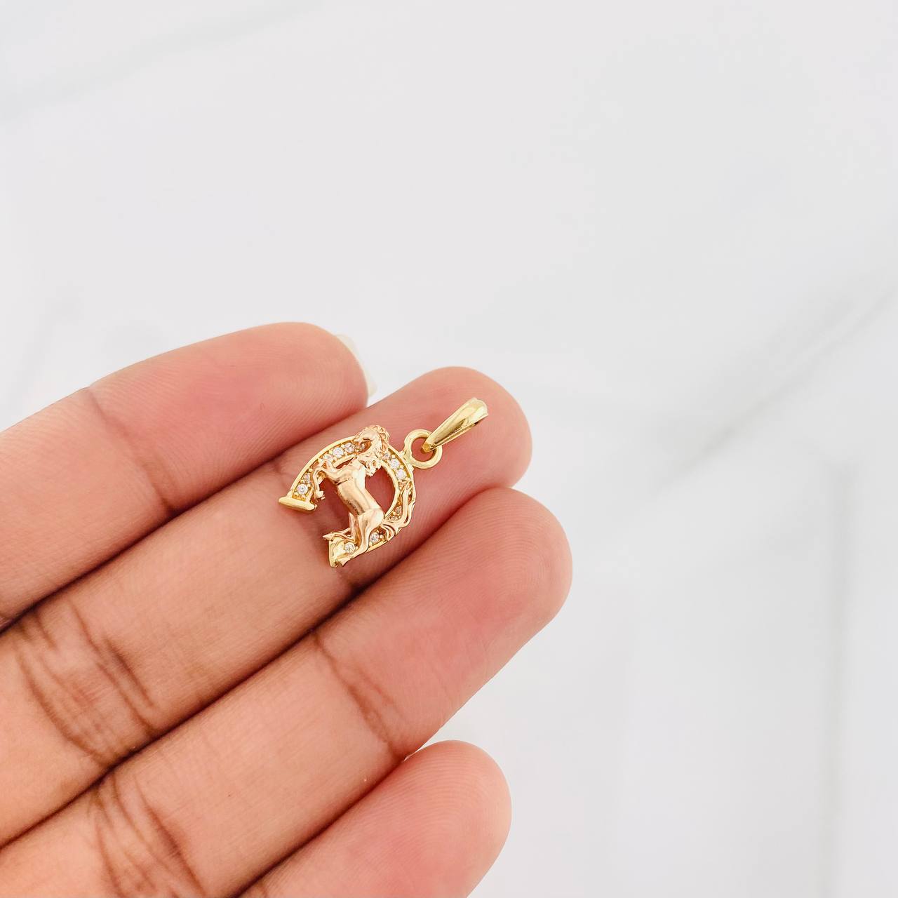 Pendant Horseshoe Horse 1.8g / 3/4 in Two-Tone Yellow Rose 18K