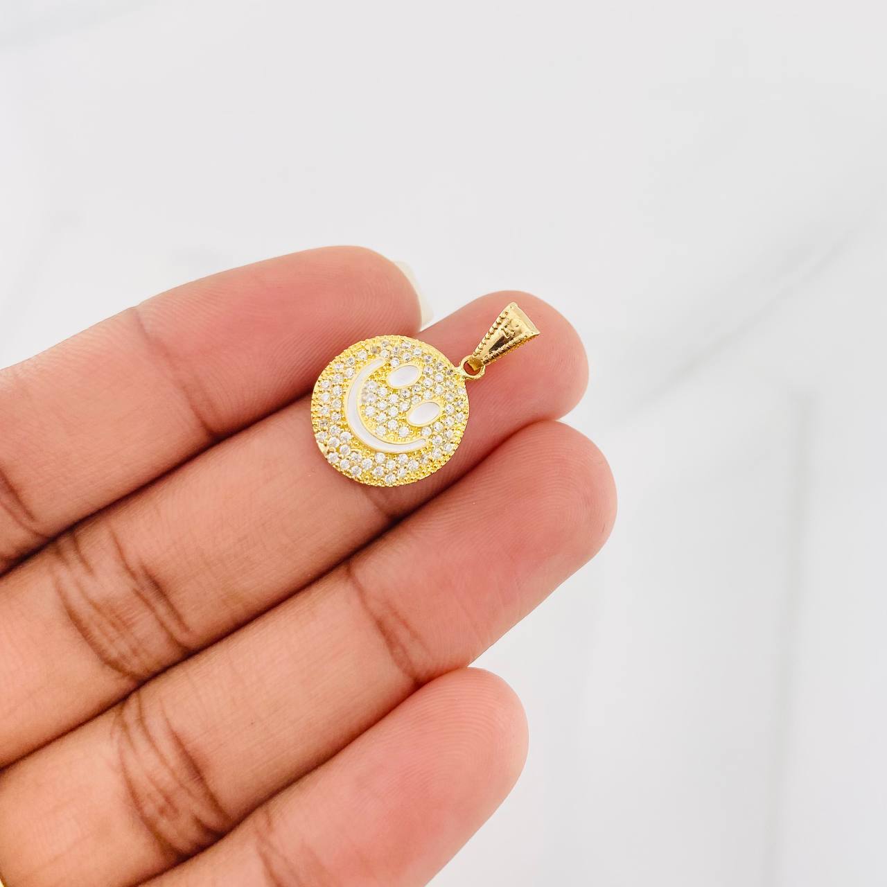 Dije Cara Feliz Tupida 1.85g / 3/4 in Oro Amarillo 18K