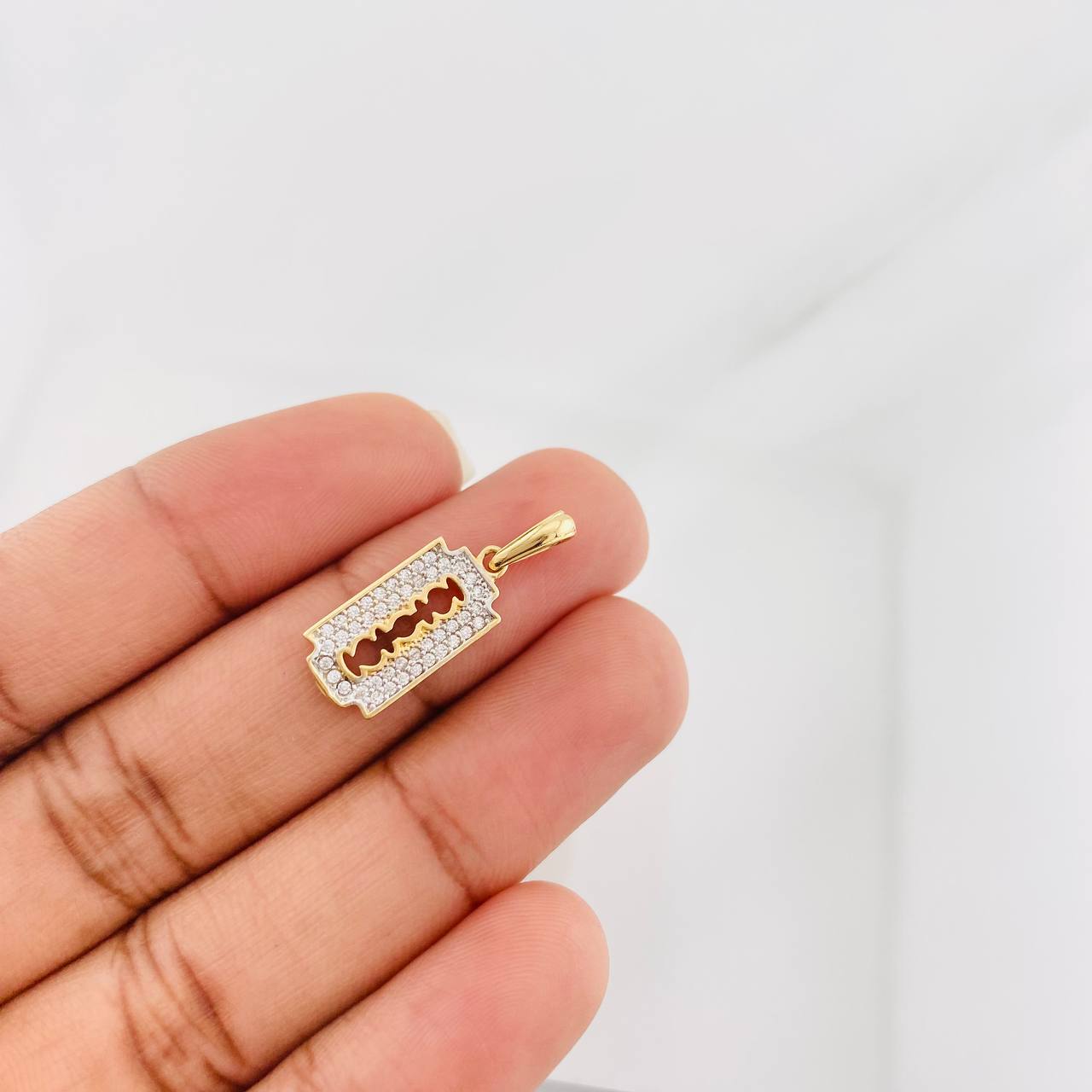 Dije Cuchilla 1.75g / 1 in Dos Oros Amarillo Blanco 18K