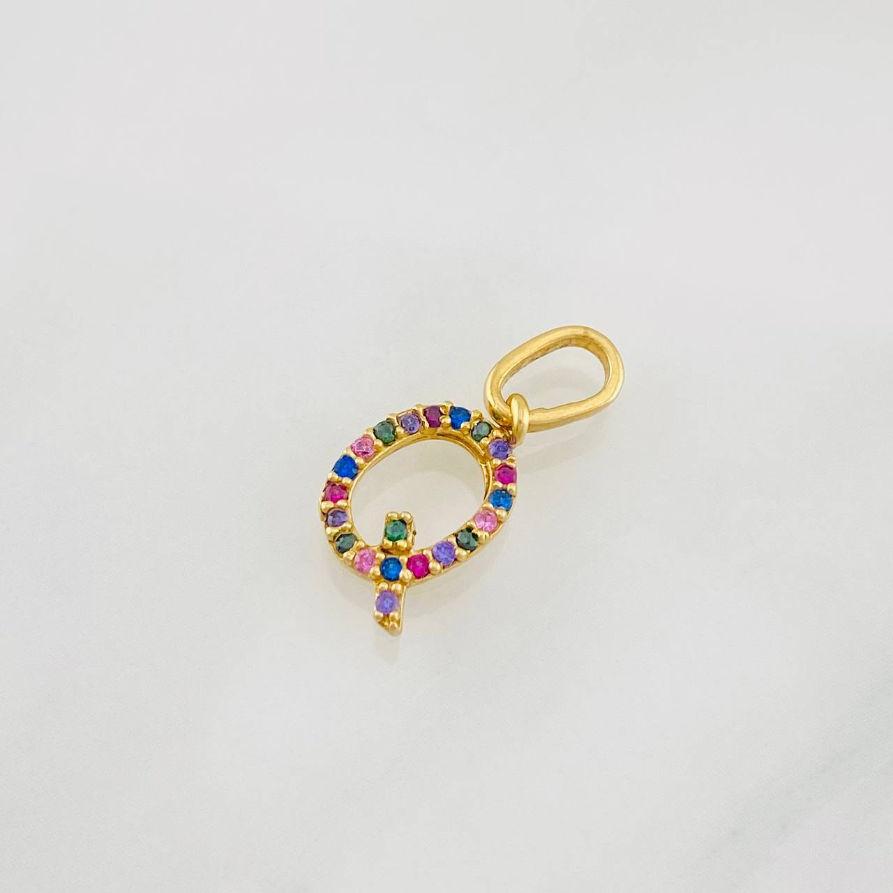 Dije Letra Q 0.65g / 1/2 in Oro Amarillo 18K