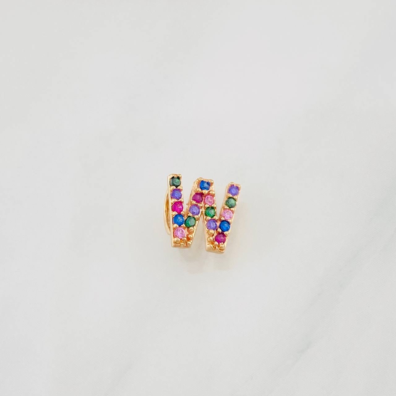 Dije Letra W 0.45g / 1/4 in Oro Rosa 18K