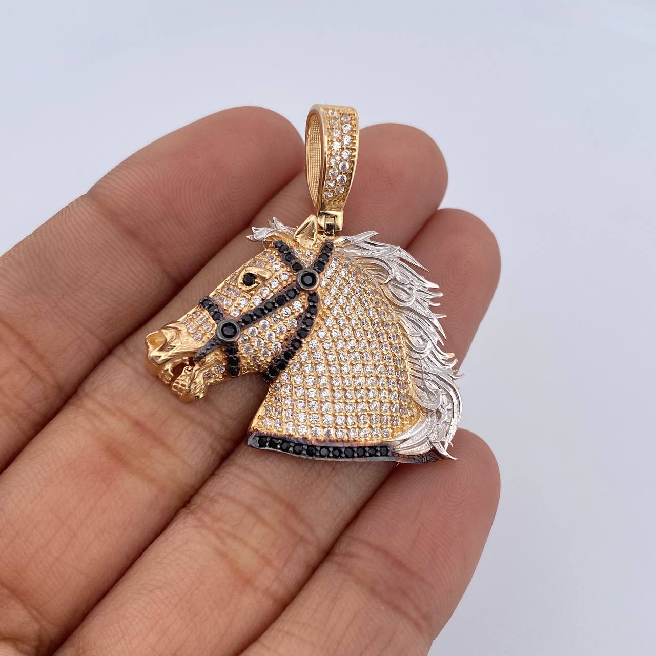 Pendant Horse 7.4gr / 3.5cm / White and Black Zircons Three 18K Golds &
