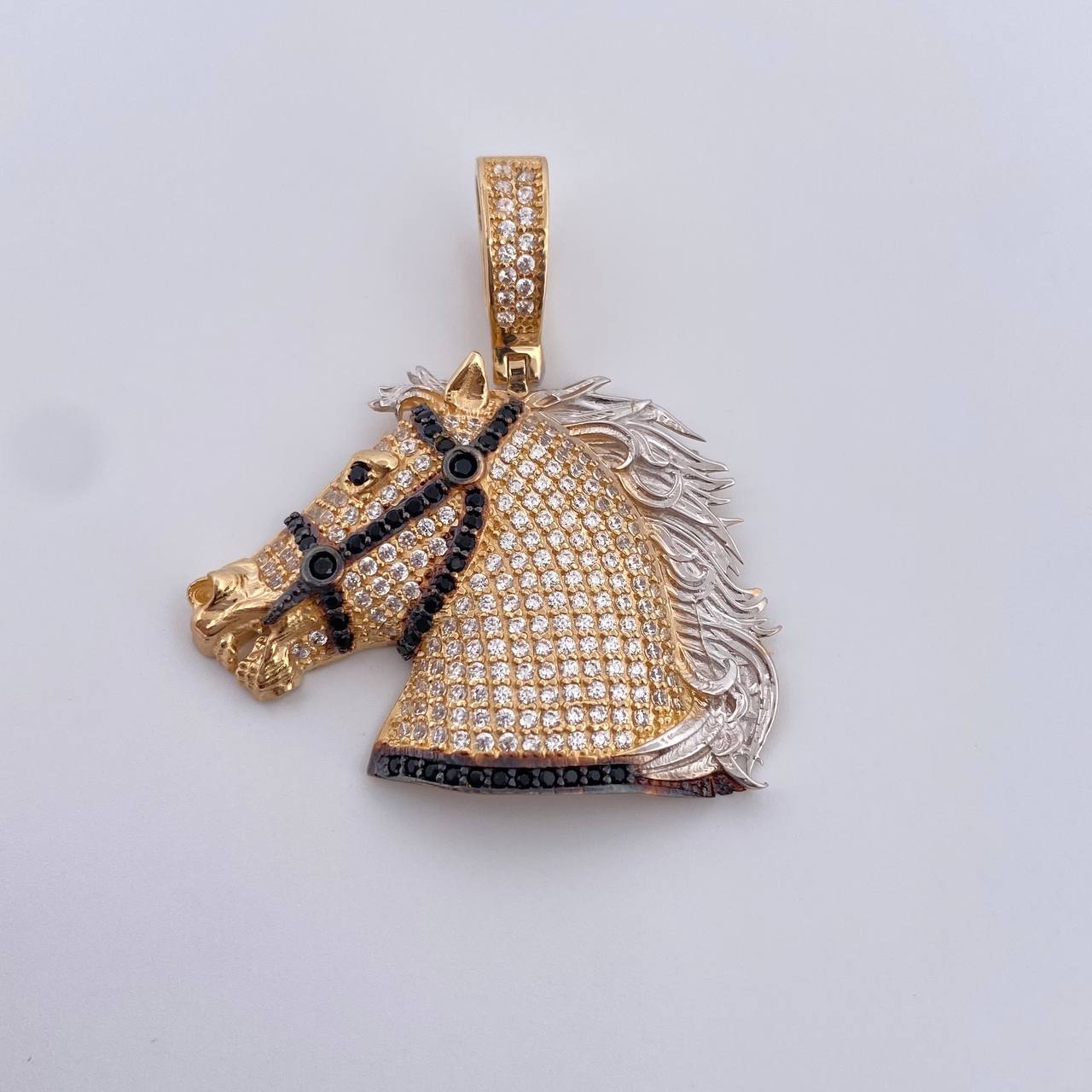 Pendant Horse 7.4gr / 3.5cm / White and Black Zircons Three 18K Golds &