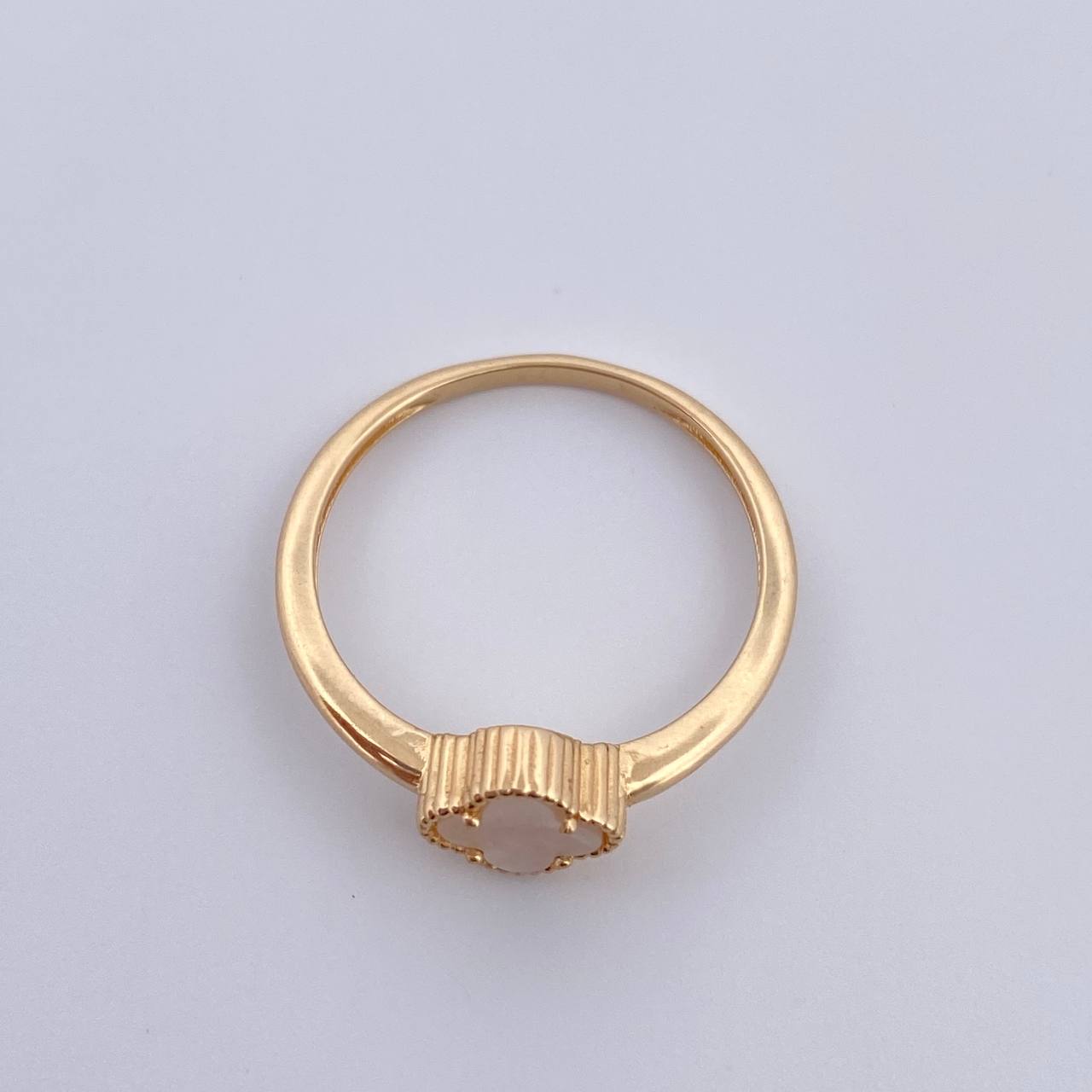 Anillo Trebol 1.95gr / T6 3/4 / Nacar Blanco Oro Amarillo 18K &