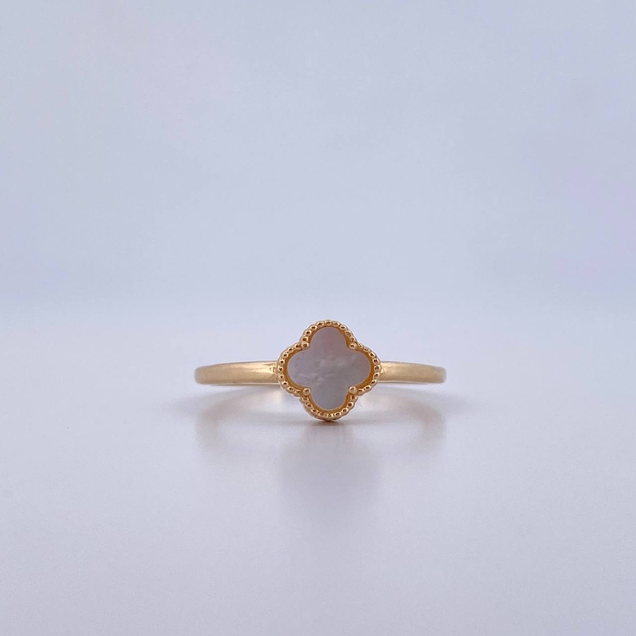 Anillo Trebol  1.8gr / T6 / Nacar Blanco Oro Amarillo 18K &