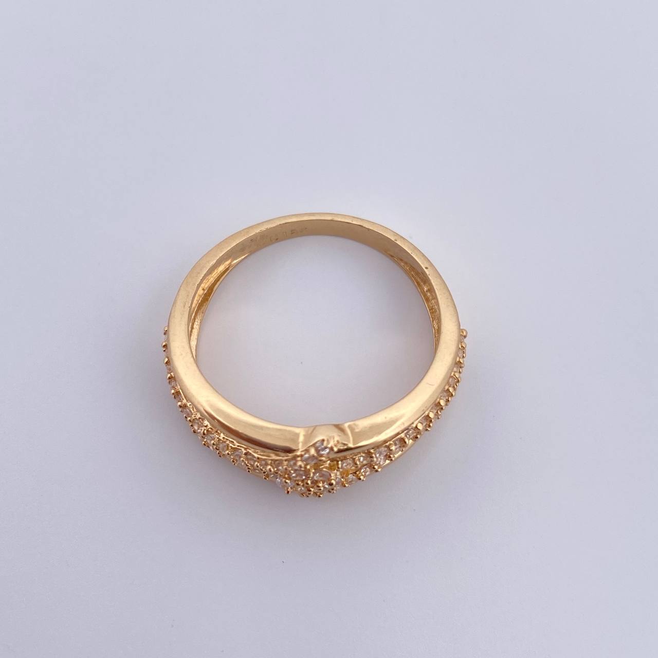 Inverted Line Ring 3.25gr / Size 7 1/2 / White Zircon Flowers 18K Yellow Gold &