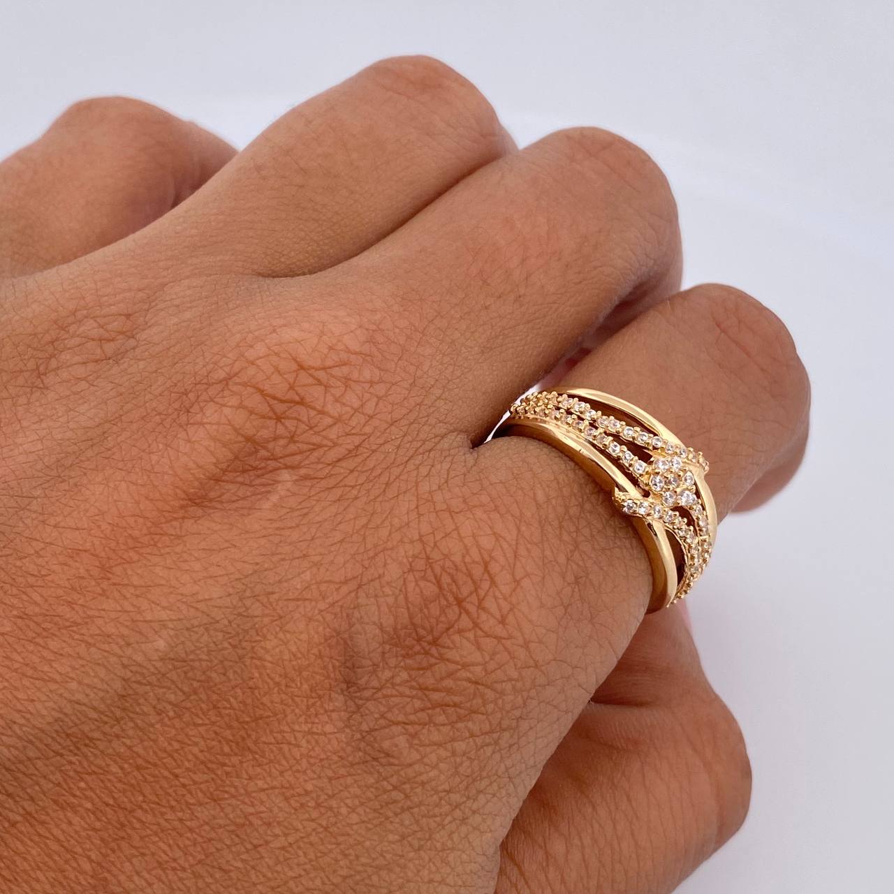Inverted Line Ring 3.25gr / Size 7 1/2 / White Zircon Flowers 18K Yellow Gold &