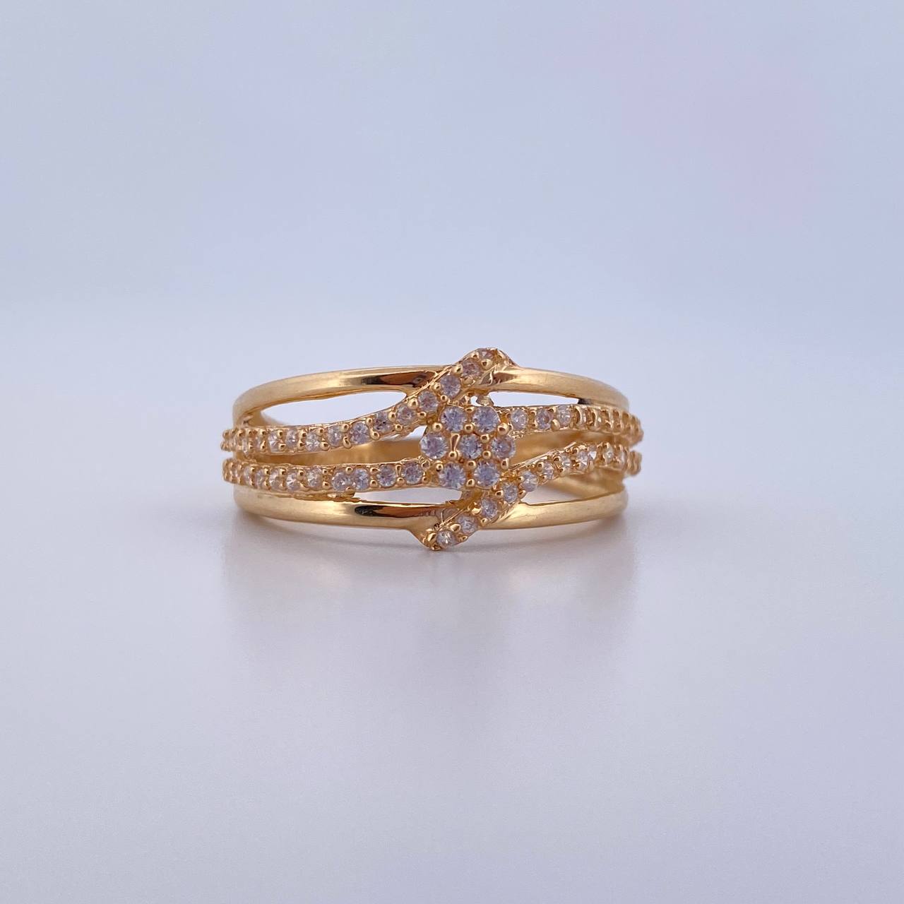 Inverted Line Ring 3.25gr / Size 7 1/2 / White Zircon Flowers 18K Yellow Gold &