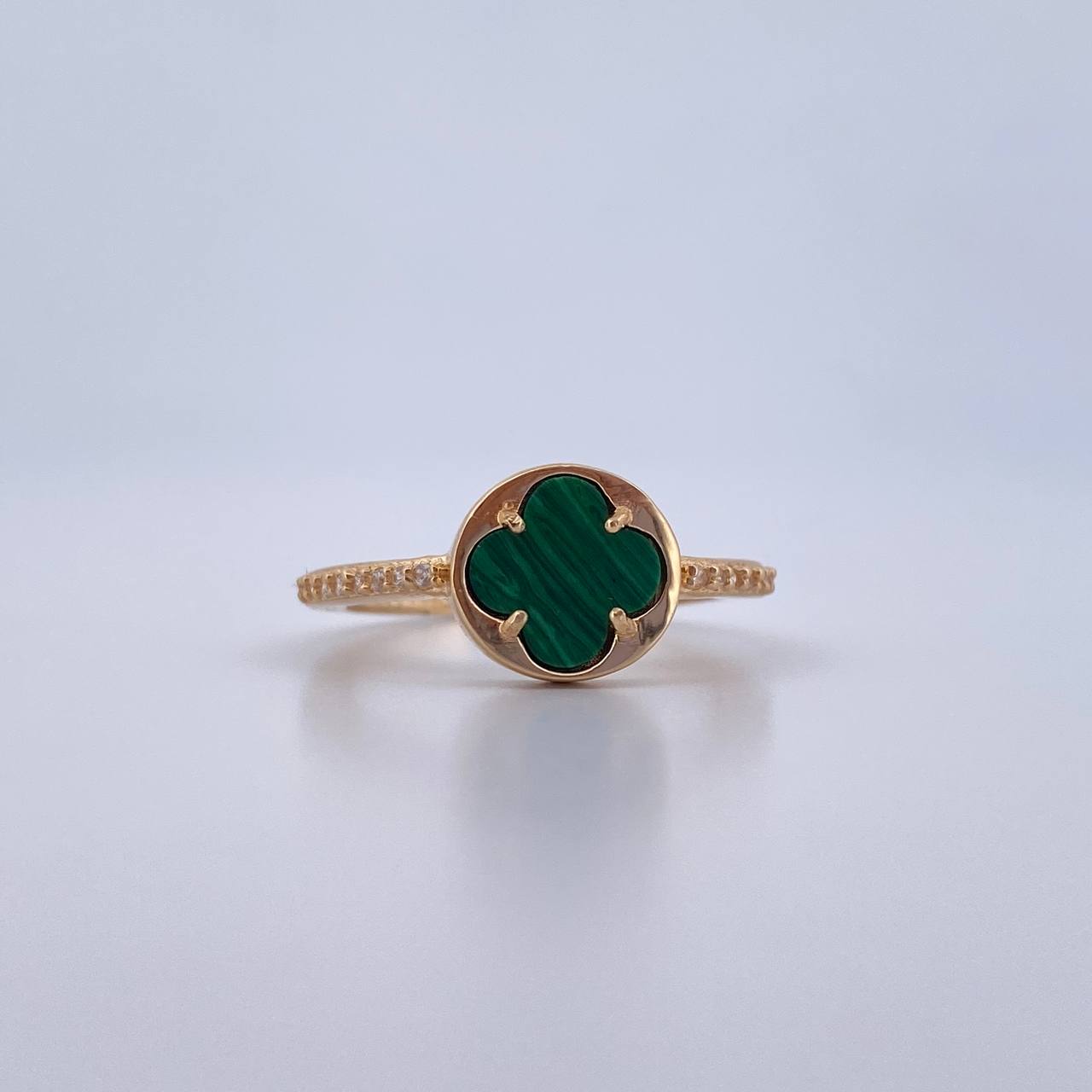 Anillo Trebol 2.75gr / T7 1/4 / Malaquita Verde Circones Blancos Oro Amarillo 18K &
