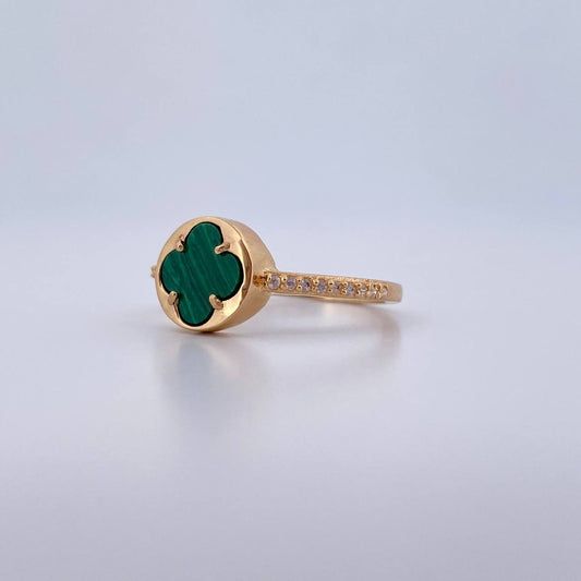 Anillo Trebol 2.75gr / T7 1/4 / Malaquita Verde Circones Blancos Oro Amarillo 18K &