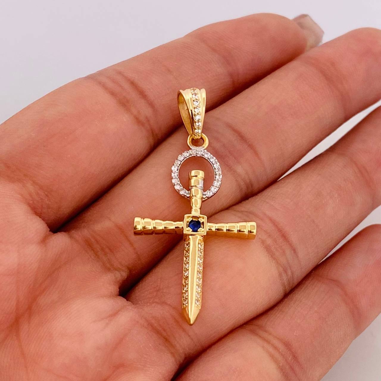 Dije Cruz Espada 3.35g / 1 3/4 in Dos Oros Amarillo Blanco 18K