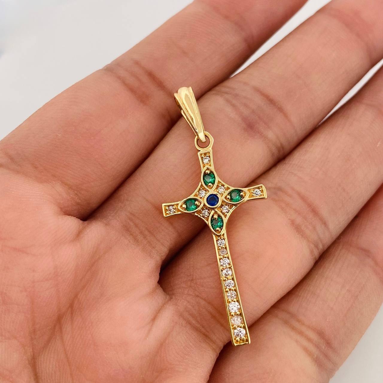 Dije Cruz 2.95g / 1 3/4 in Oro Amarillo 18K