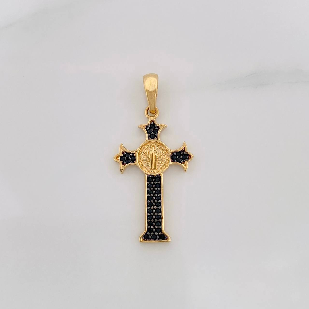 Dije Cruz San Benito 2.5g / 1 1/4 in Dos Oros Negro Amarillo 18K