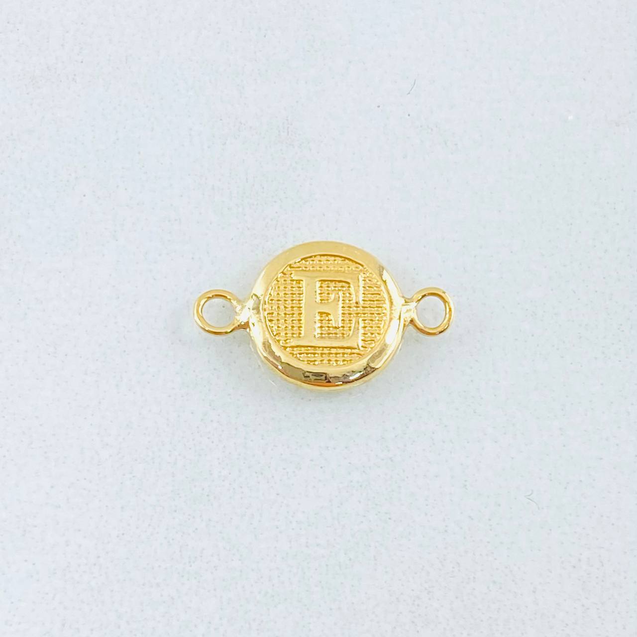 Herraje Letra E 0.4gr / 1/2 in / Oro Amarillo 18K