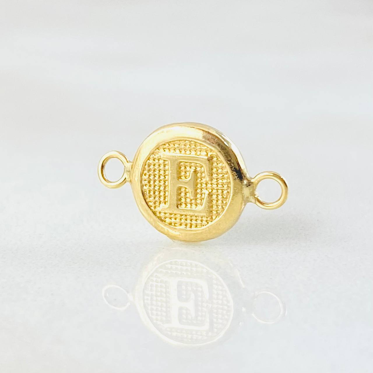 Herraje Letra E 0.4gr / 1/2 in / Oro Amarillo 18K