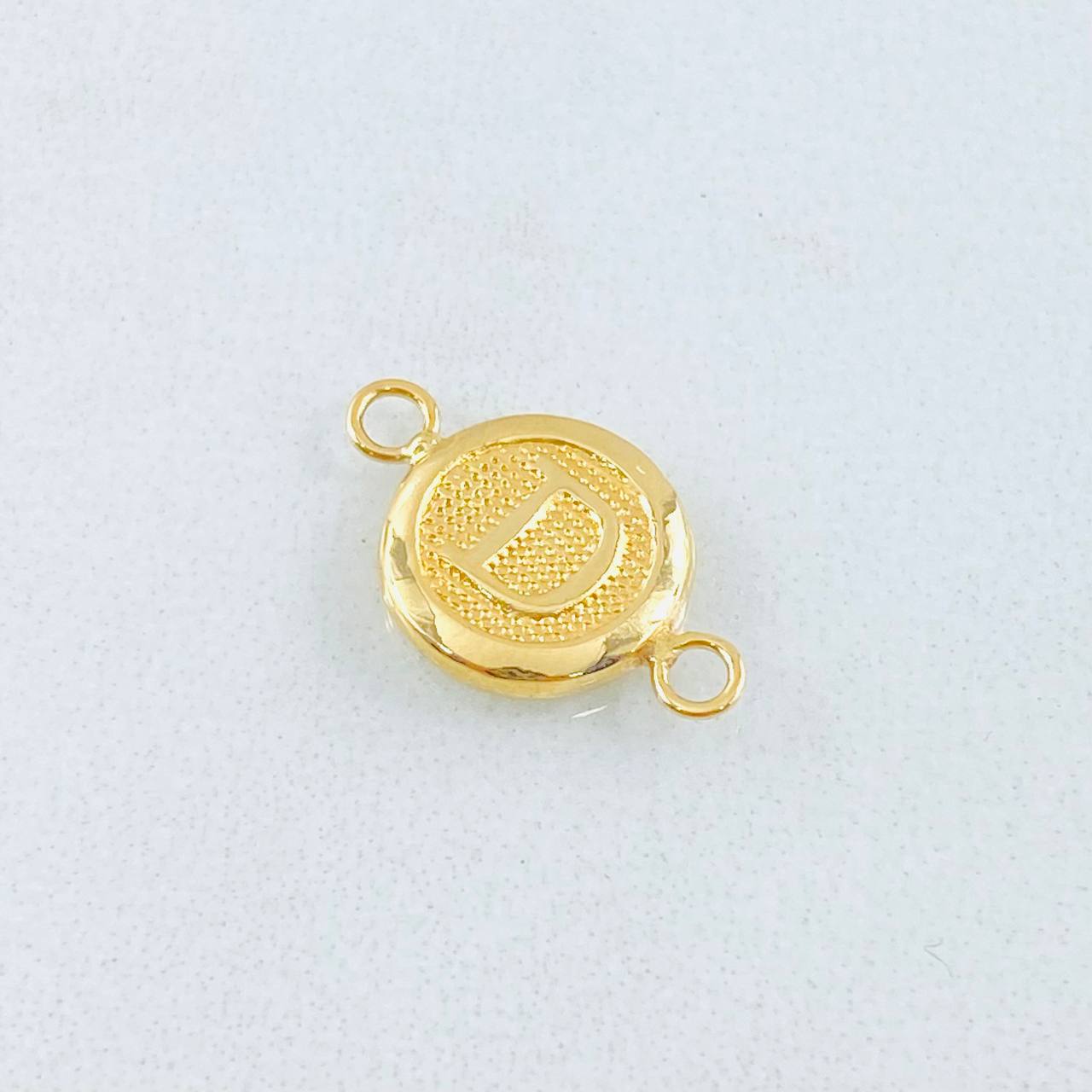 Herraje Letra D 0.4gr / 1/2 in / Oro Amarillo 18K *