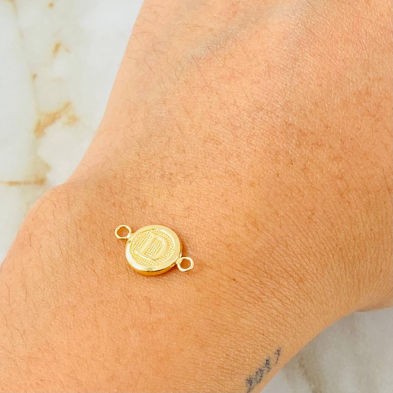 Herraje Letra D 0.35gr / 1/2 in / Oro Amarillo 18K
