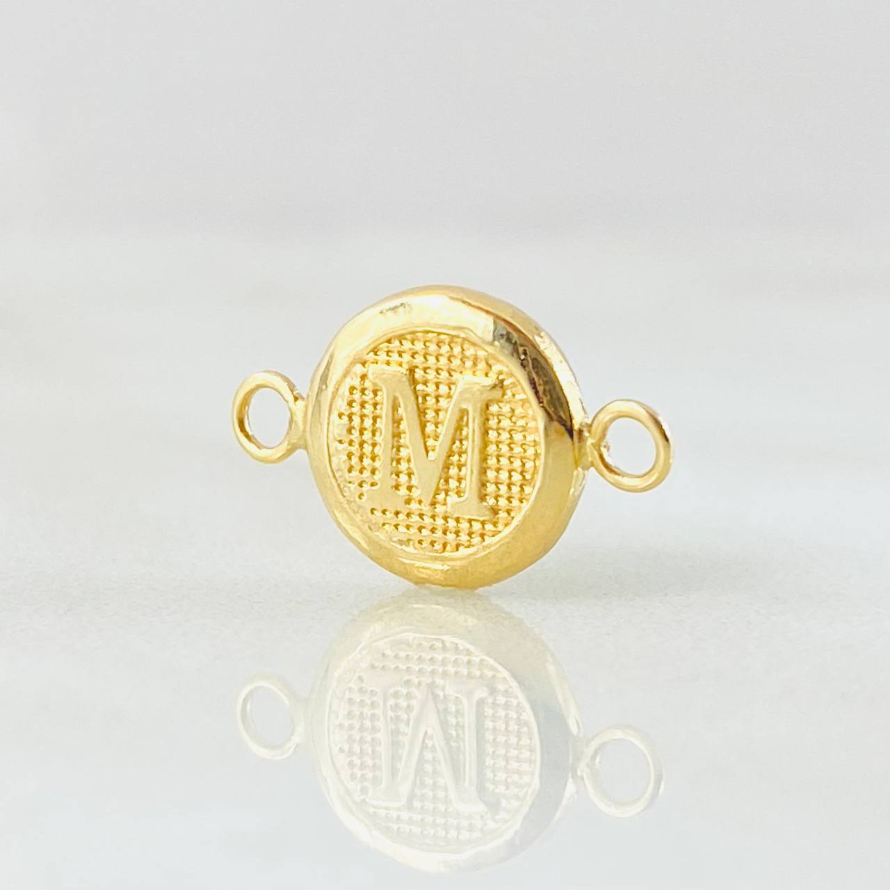 Herraje Letra M 0.45gr / 1/2 in / Oro Amarillo 18K