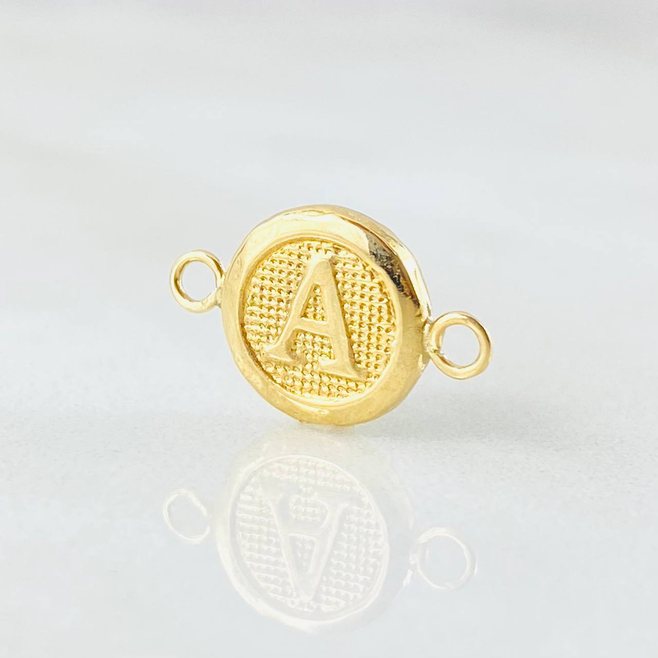 Herraje Letra A 0.4gr / 1/2 in / Oro Amarillo 18K *