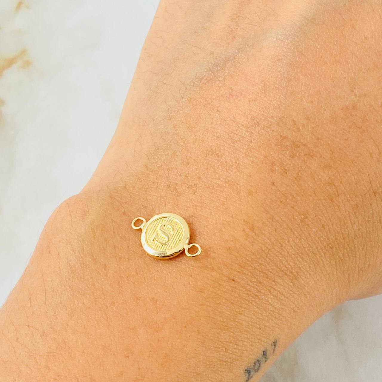 Herraje Letra S 0.4gr / 1/2 in / Oro Amarillo 18K *