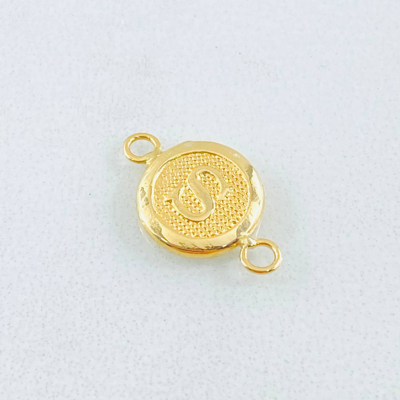 Herraje Letra S 0.4gr / 1/2 in / Oro Amarillo 18K