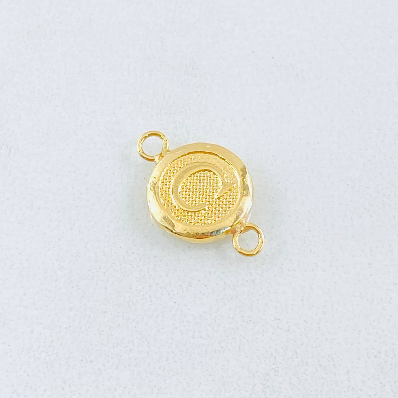 Herraje Letra C 0.35gr / 1/2 in / Oro Amarillo 18K