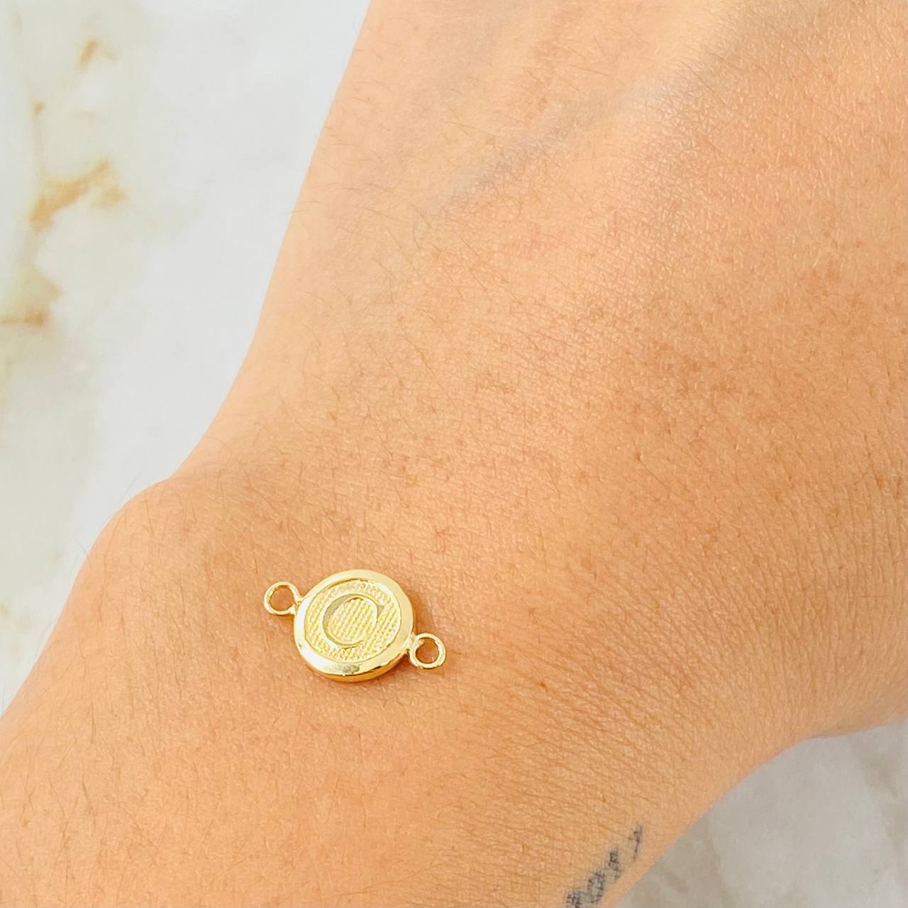 Herraje Letra C 0.35gr / 1/2 in / Oro Amarillo 18K *