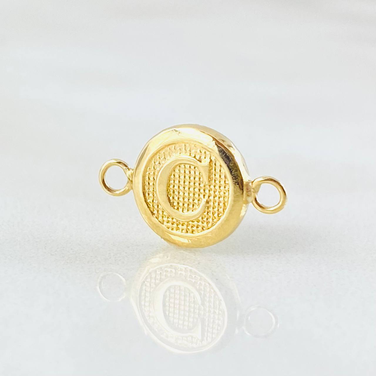 Herraje Letra C 0.35gr / 1/2 in / Oro Amarillo 18K