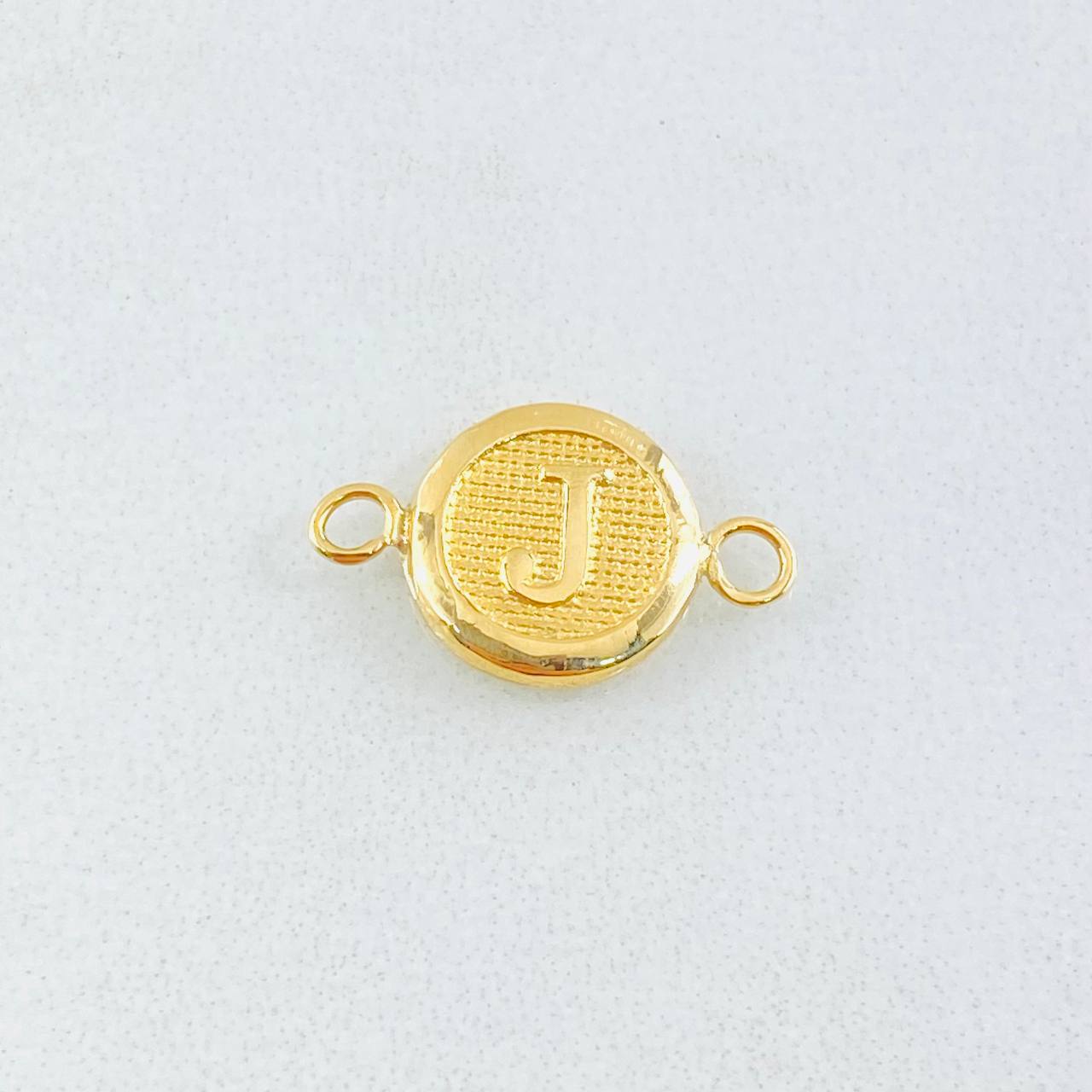 Herraje Letra J 0.4gr / 1/2 in / Oro Amarillo 18K *