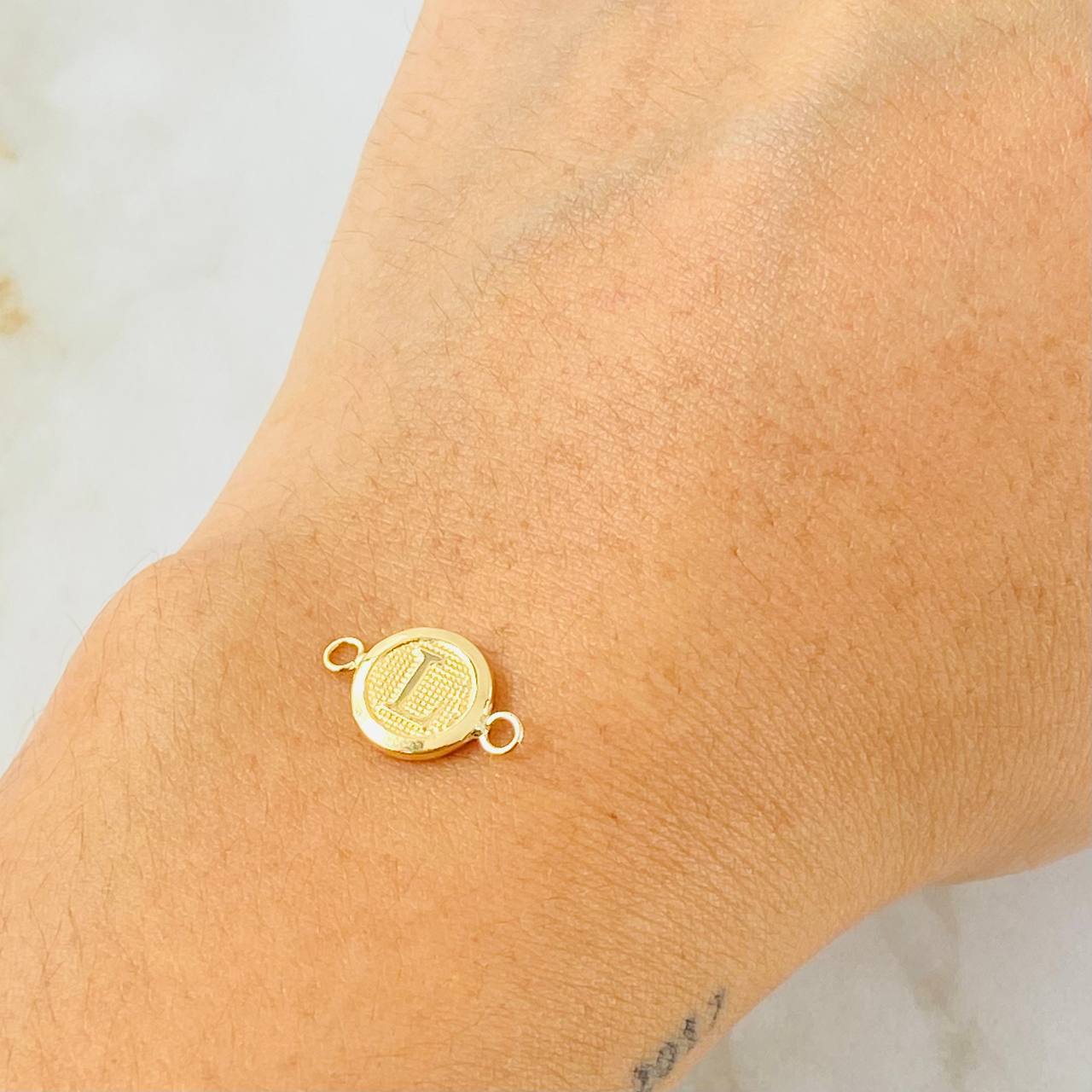 Herraje Letra L 0.4gr / 1/2 in / Oro Amarillo 18K *