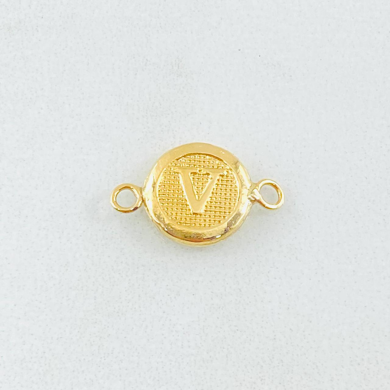 Herraje Letra V 0.4gr / 1/2 in / Oro Amarillo 18K ©