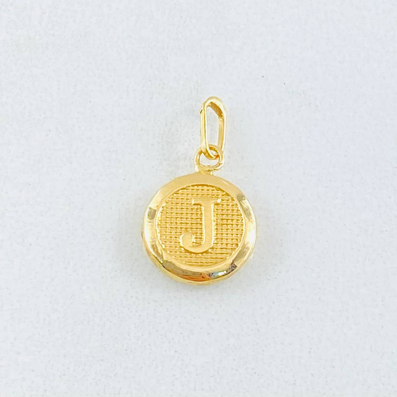 Pendant Circle Letter J 0.35 g / 3/4 in Yellow Gold 18K