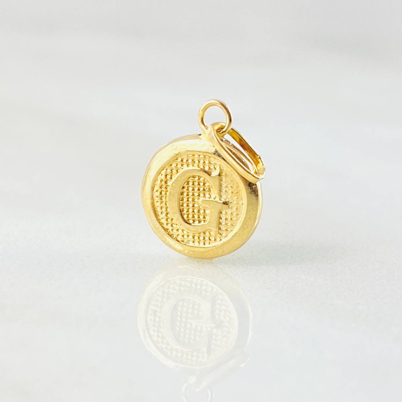 Dije Letra G 0.45gr / 3/4 in / Oro Amarillo 18K ©