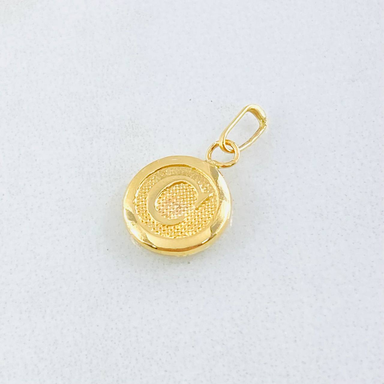 Pendant Letter C Textured Circle 0.4gr / 1/2 in / Yellow Gold 18K