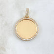 Dije Placa Marco Circular 8.6gr / 4cm / Circones Blancos Oro Amarillo 18K