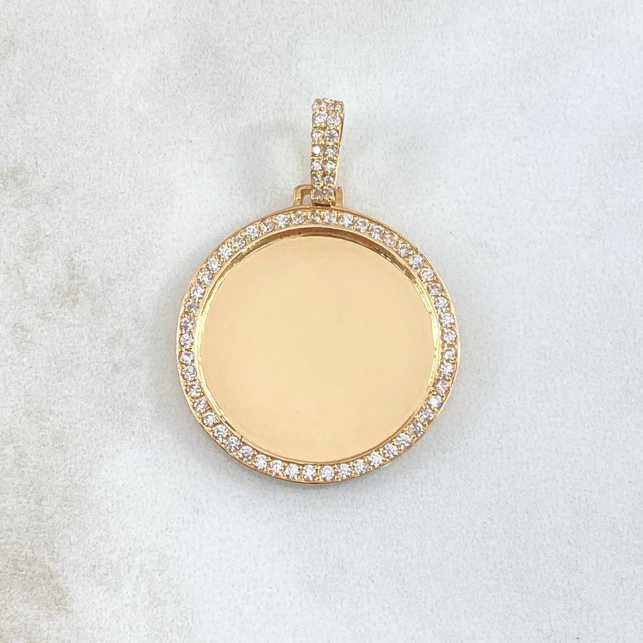 Dije Placa Marco Circular 10gr / 4cm / Circones Blancos Oro Amarillo 18K