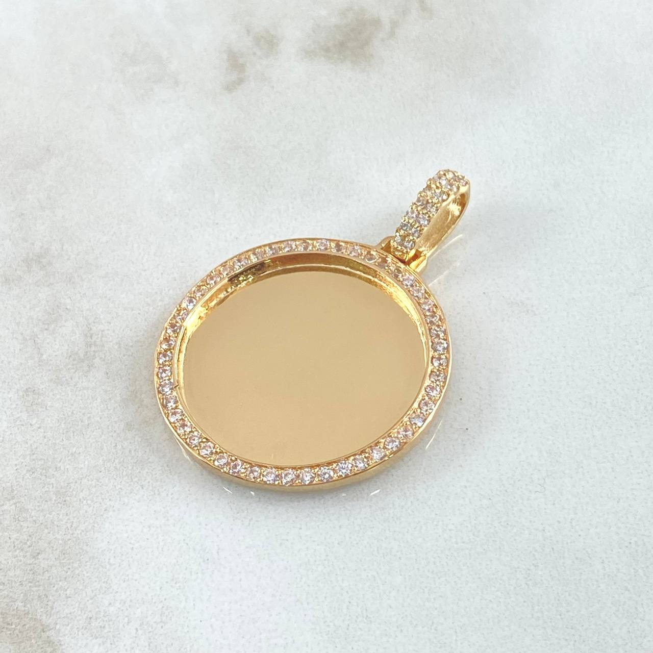 Dije Placa Marco Circular 8.6gr / 4cm / Circones Blancos Oro Amarillo 18K