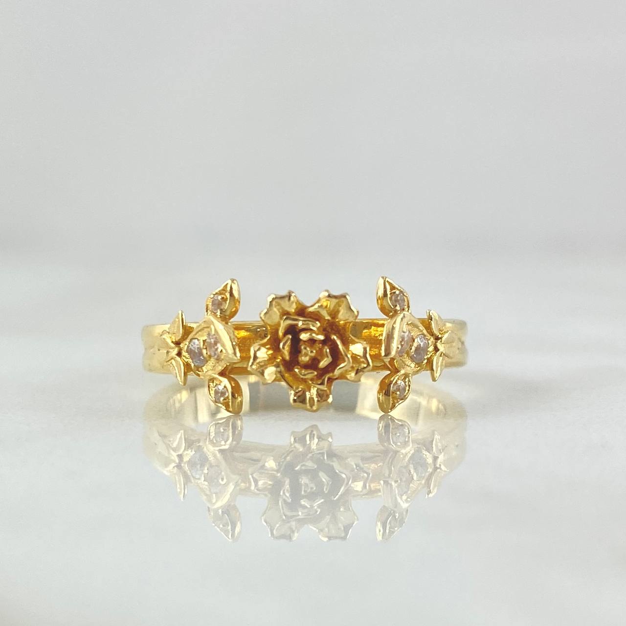 Rose Bouquet Ring 4.25gr / Size 5 1/2 / White Zircons 18K Yellow Gold