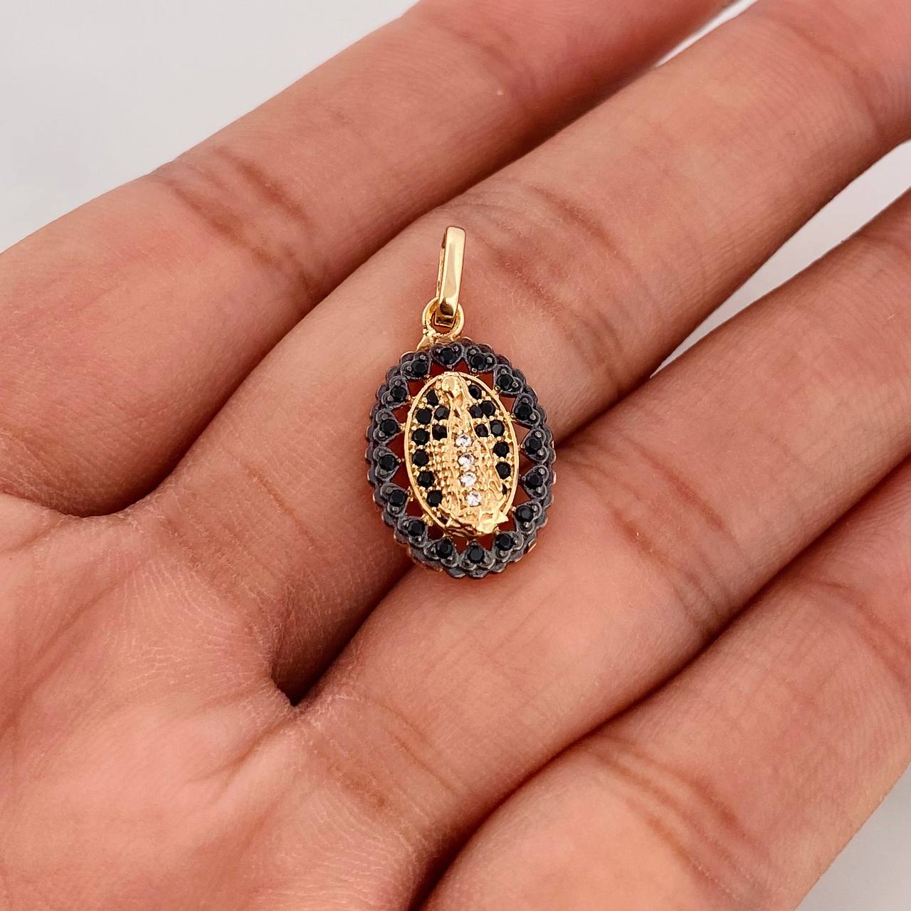 Pendant Guadalupe Virgin Medal 1.95g / 1 in Two-Tone Black Yellow 18K Gold