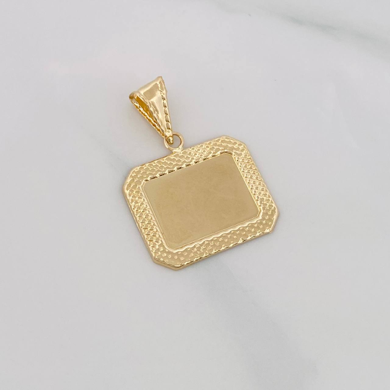 Framed Border Rectangular Plate Pendant 1.05g / 1 in 18K Yellow Gold
