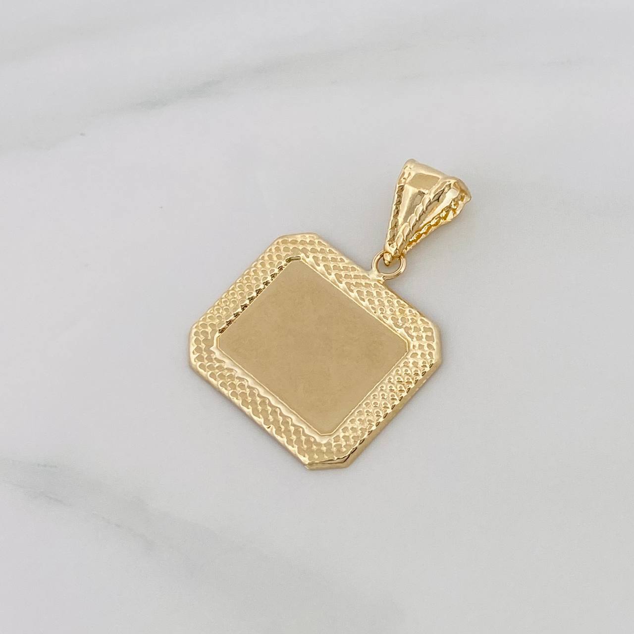 Framed Border Rectangular Plate Pendant 1.05g / 1 in 18K Yellow Gold