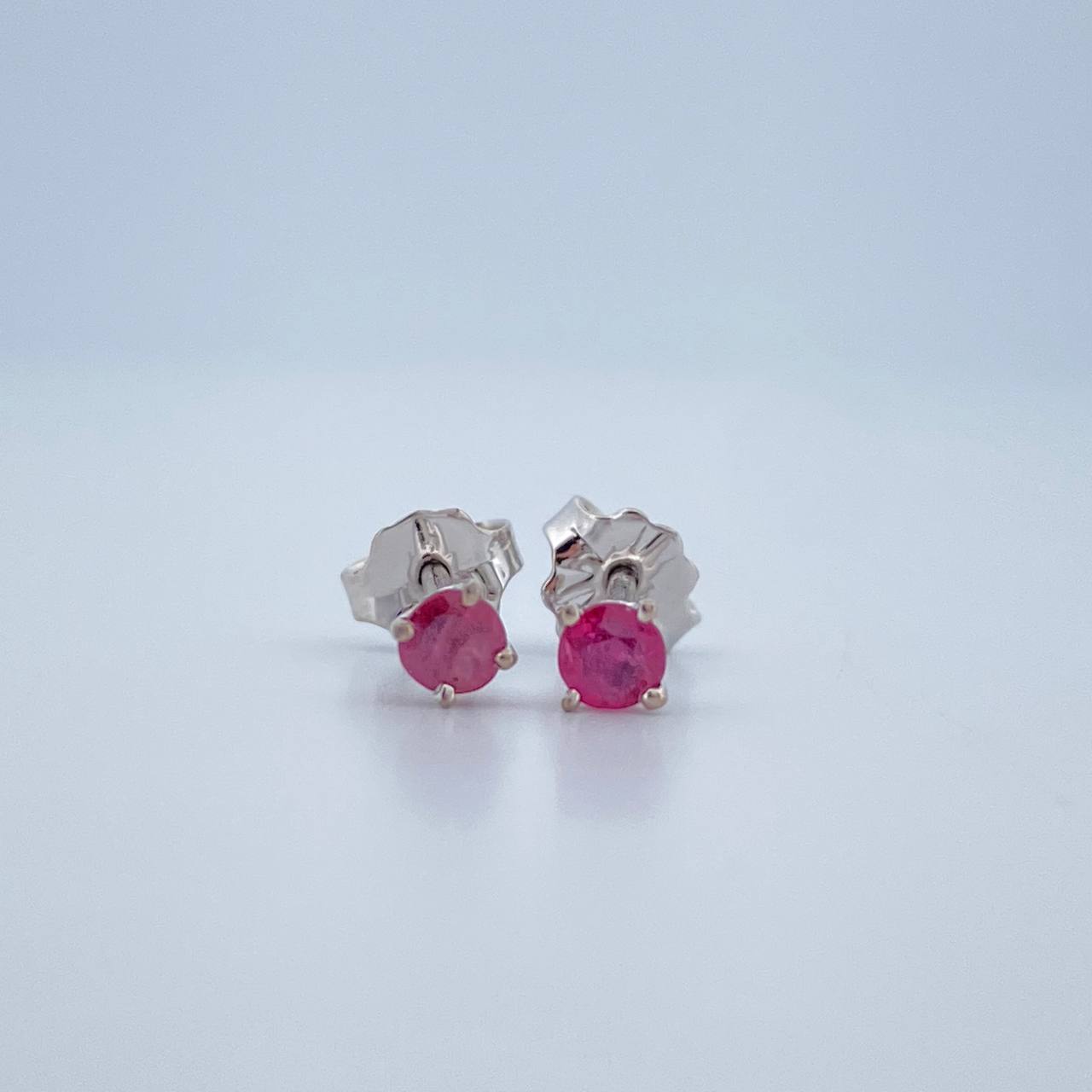 Stud Earrings Four Prongs Ruby 0.8gr / White Gold 18K %