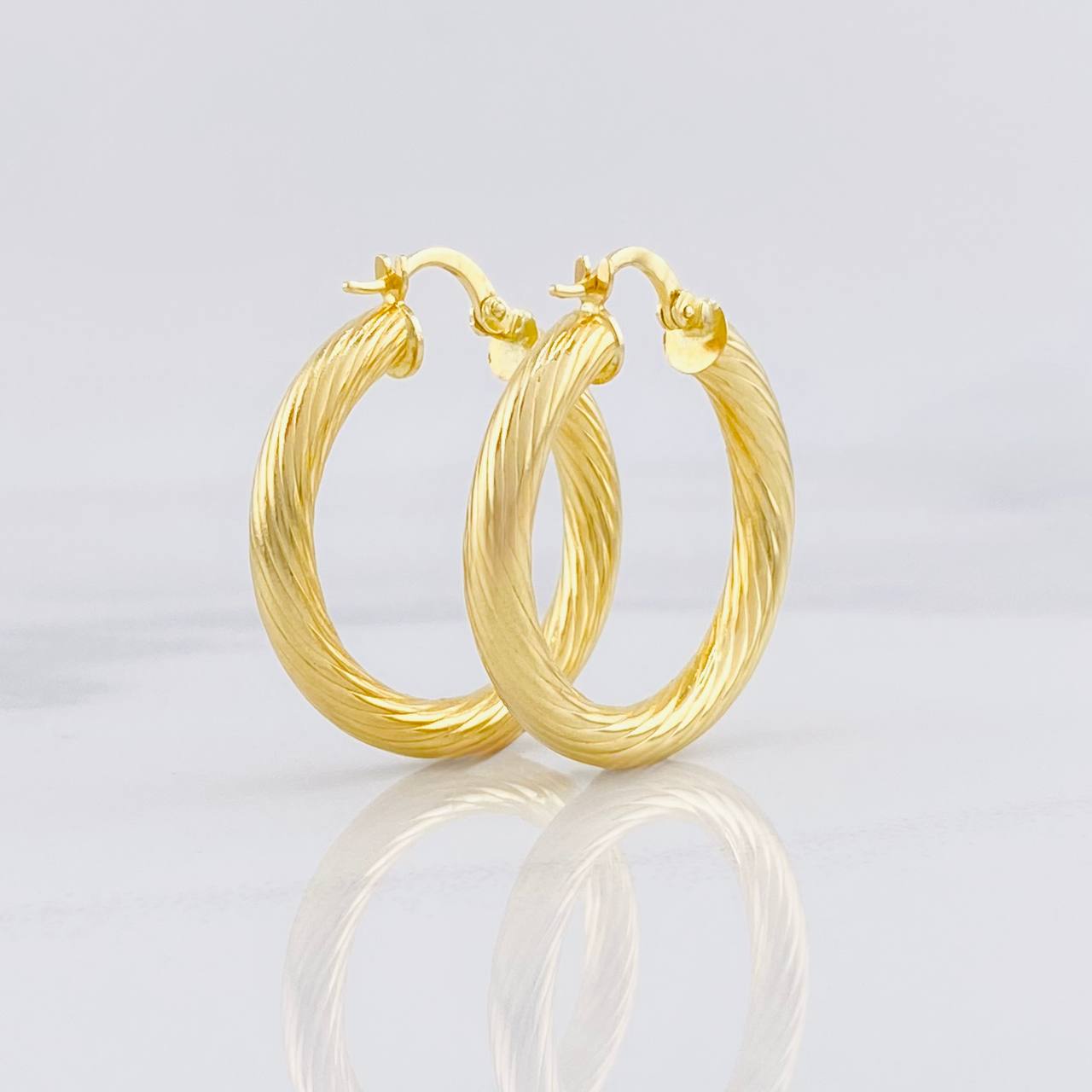 Hoop Earrings Lore 4.35g / 1 1/4 in 18K Yellow Gold
