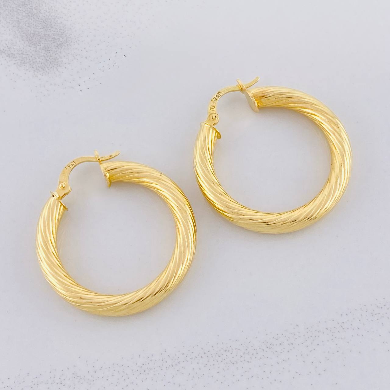 Hoop Earrings Lore 4.35g / 1 1/4 in 18K Yellow Gold