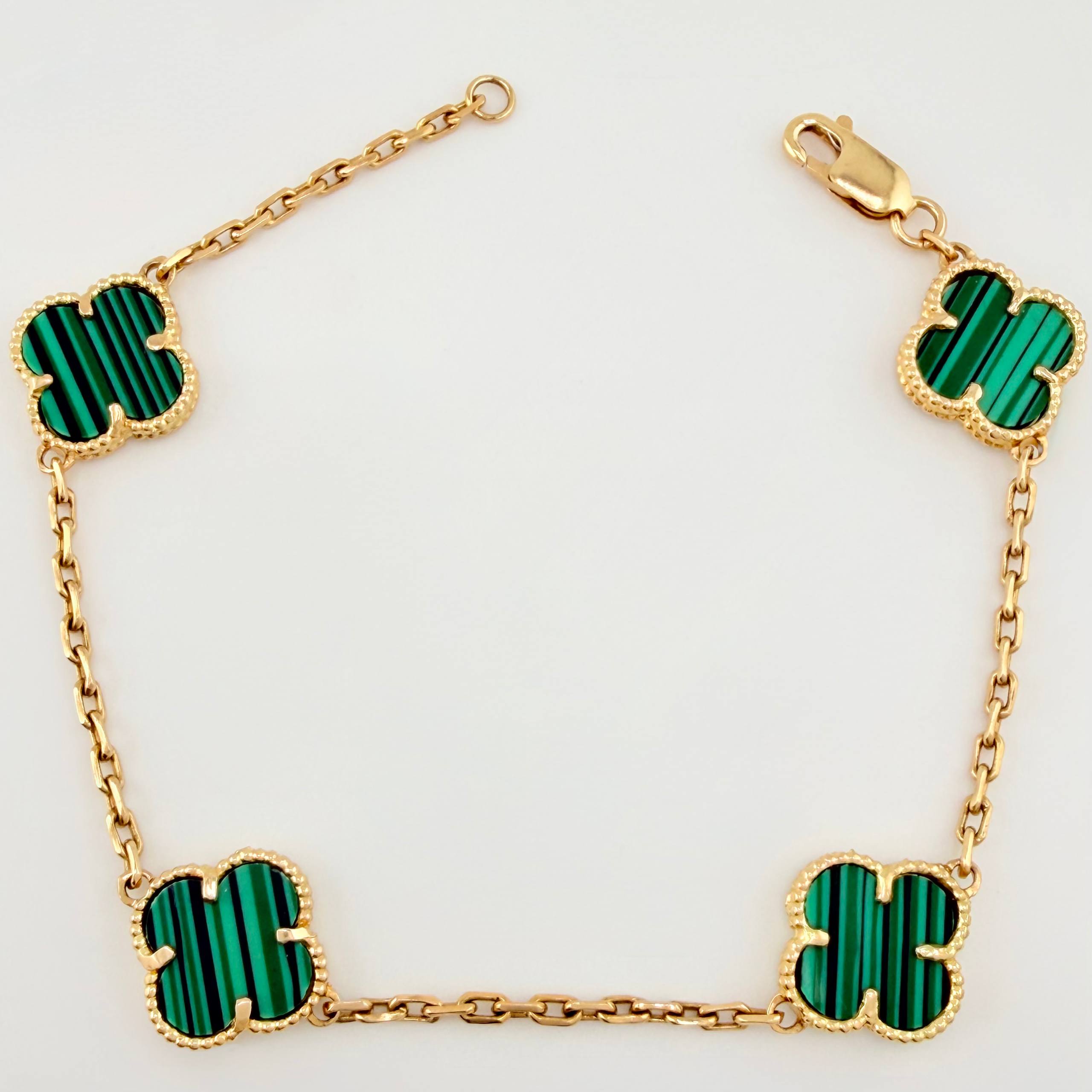 Pulso Cajon Trebol 10.4gr / 8 1/4 in / 2.1mm Oro Amarillo 18K