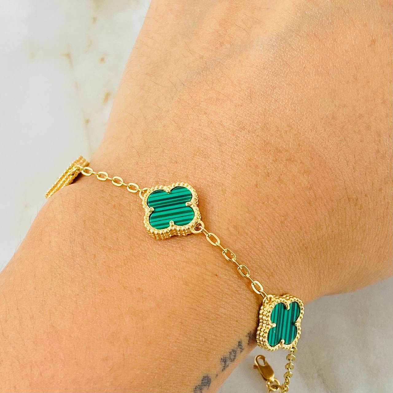 Pulso Aro Seguido Trebol Verde 5.9gr / 8 1/2 in / 10mm Oro Amarillo Nac.Esp. 18K *