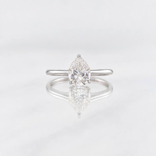 Pear Moissanite Ring 1 ct 1.8g / T7 1/2 White Gold 18K