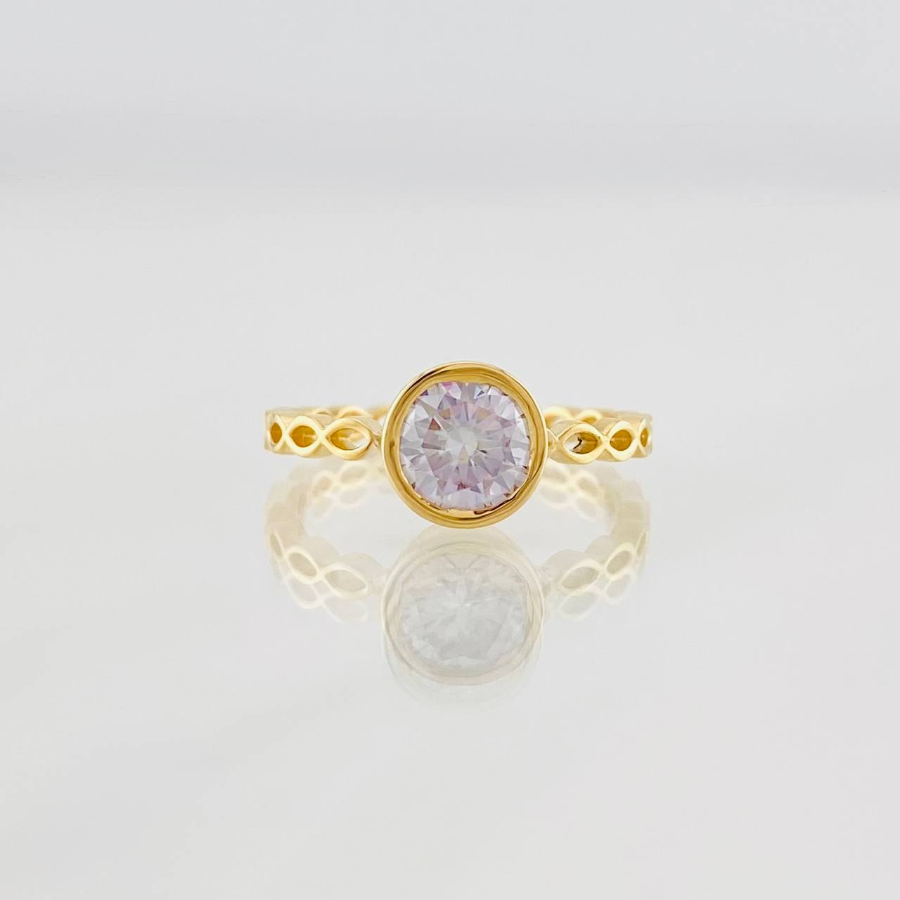 Anillo Solitario Circulo Moisanita 75 pts 2.5g / T6 1/2 Oro Amarillo 18K