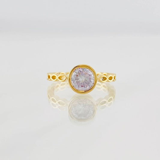 Anillo Solitario Circulo Moisanita 75 pts 2.5g / T6 1/2 Oro Amarillo 18K